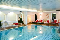 Das großzügige Schwimmbad des Wellnesshotel im Harz